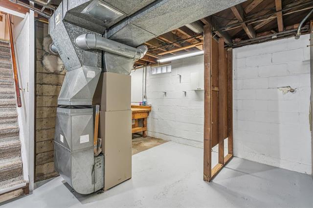 Builiding view twenty seven for 1904 North, Kalamazoo, MI. 49006