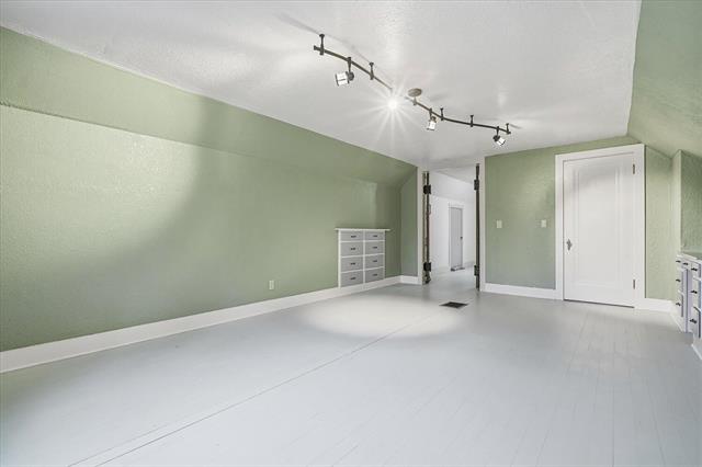 Builiding view twenty for 1904 North, Kalamazoo, MI. 49006