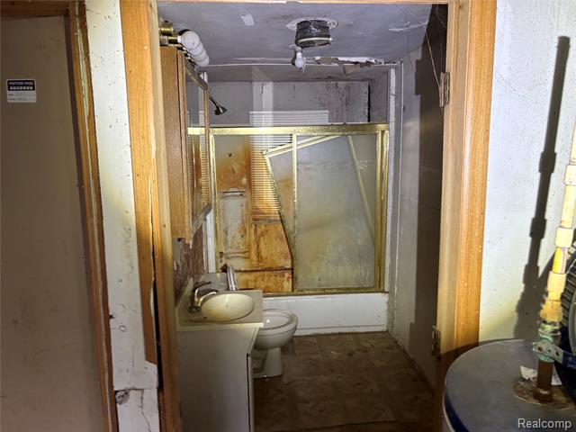 Builiding view seven for 3208 Ludwig, Burton, MI. 48529