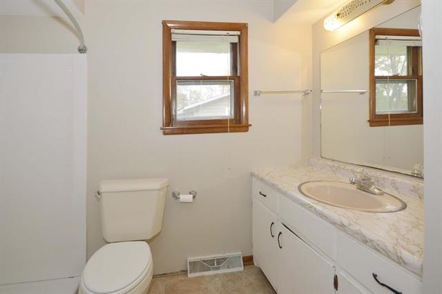 Builiding view seventeen for 11660 De, Richland, MI. 49083