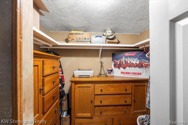 Builiding view eighteen for 2916 Navarre, Monroe, MI. 48162