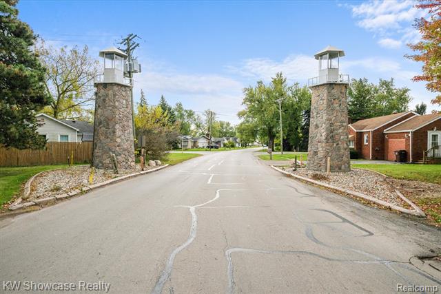 Builiding view twenty seven for 2916 Navarre, Monroe, MI. 48162