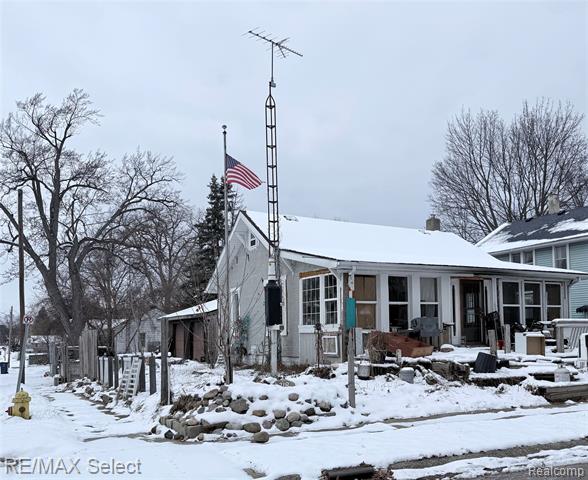 Builiding view two for 3218 Collingwood, Flint, MI. 48503
