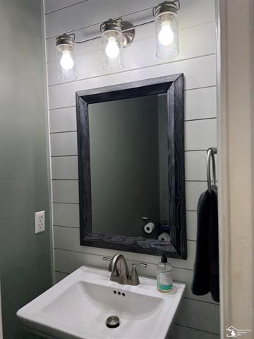 Builiding view eighteen for 151 Aberdeen, Monroe, MI. 48161