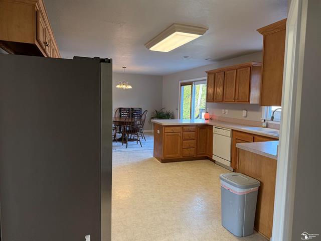 Builiding view fifteen for 151 Aberdeen, Monroe, MI. 48161