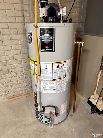 Builiding view thirty four for 151 Aberdeen, Monroe, MI. 48161