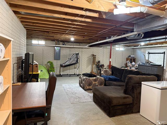 Builiding view thirty one for 151 Aberdeen, Monroe, MI. 48161