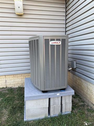 Builiding view thirty six for 151 Aberdeen, Monroe, MI. 48161