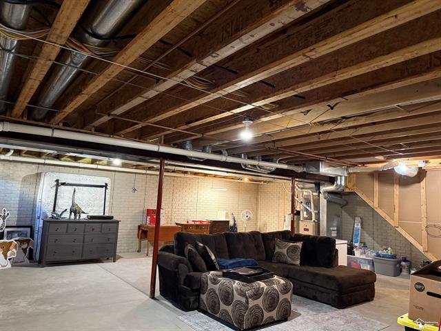 Builiding view thirty two for 151 Aberdeen, Monroe, MI. 48161