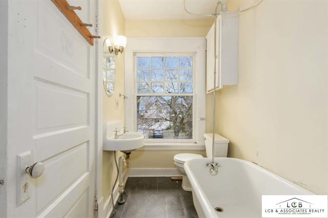 Builiding view twenty nine for 1314 Sigsbee, Grand Rapids, MI. 49506