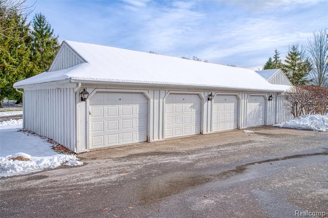 Builiding view eighteen for 12274 Saint Andrews, Fenton, MI. 48430