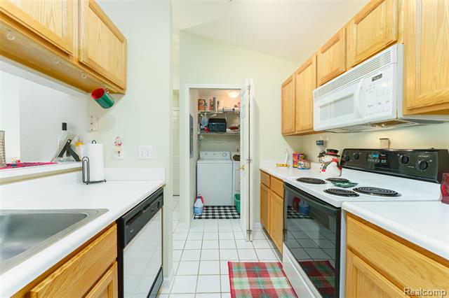 Builiding view four for 12274 Saint Andrews, Fenton, MI. 48430