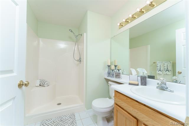 Builiding view sixteen for 12274 Saint Andrews, Fenton, MI. 48430