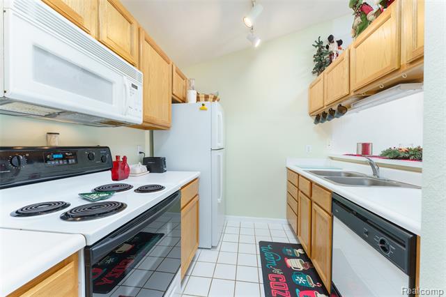 Builiding view three for 12274 Saint Andrews, Fenton, MI. 48430