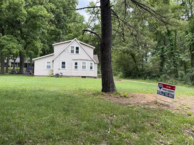 Builiding view one for 1615 Gilletts Lake, Jackson, MI. 49201