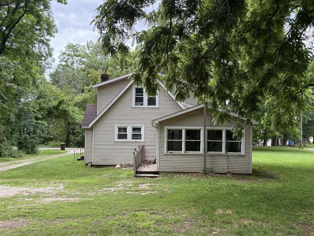 Builiding view two for 1615 Gilletts Lake, Jackson, MI. 49201