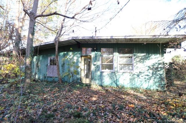 Builiding view two for 1741 Carmanbrook, Flint, MI. 48507