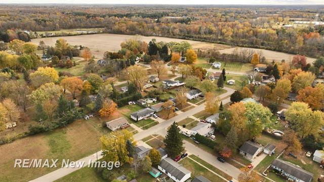 Builiding view fifty eight for 665 Briarwood, Vassar, MI. 48768