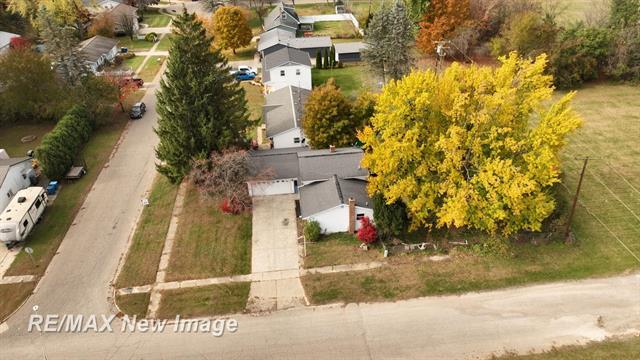 Builiding view fifty for 665 Briarwood, Vassar, MI. 48768