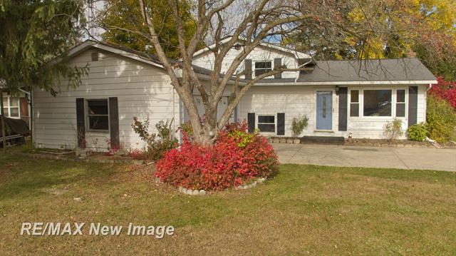 Builiding view five for 665 Briarwood, Vassar, MI. 48768