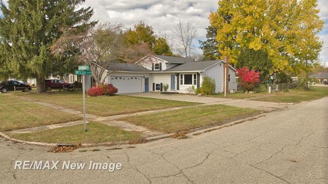 Builiding view two for 665 Briarwood, Vassar, MI. 48768