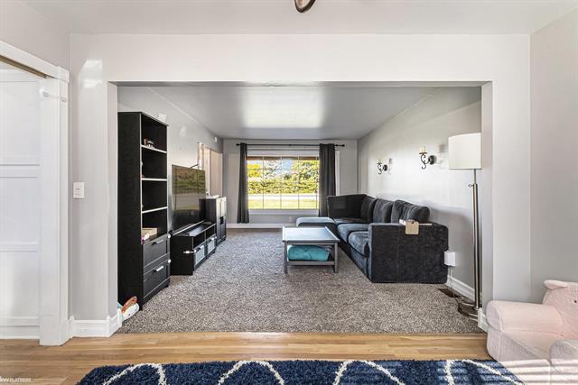 Builiding view eight for 4500 Perry, Grand Blanc, MI. 48439