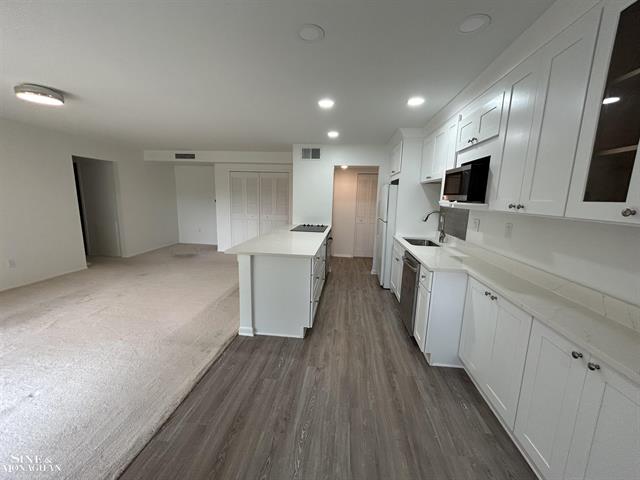 Builiding view four for 330 Riviera, Saint Clair Shores, MI. 48080