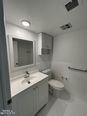 Builiding view six for 330 Riviera, Saint Clair Shores, MI. 48080