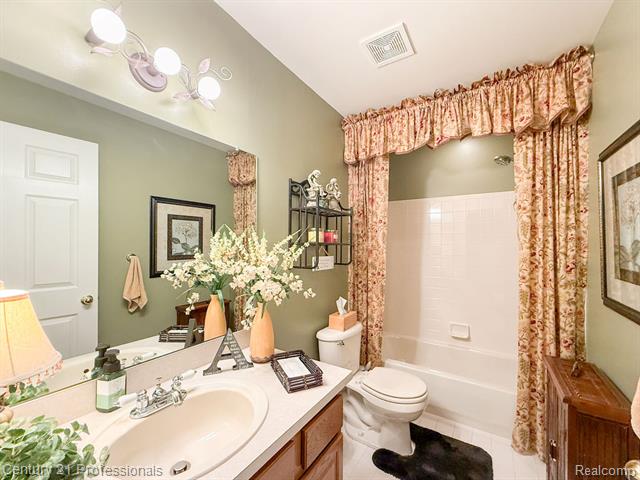 Builiding view nineteen for 57136 Megan, Washington, MI. 48094