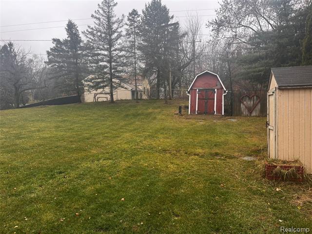 Builiding view thirty one for 11048 Silver, Whitmore Lake, MI. 48189