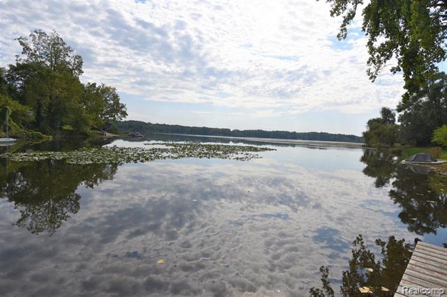 Builiding view thirty for 11048 Silver, Whitmore Lake, MI. 48189