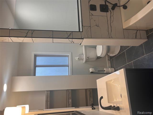 Builiding view twenty five for 11048 Silver, Whitmore Lake, MI. 48189