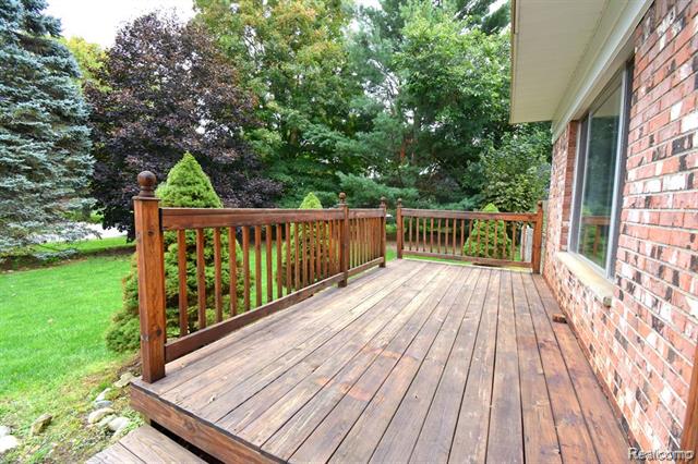 Builiding view two for 11048 Silver, Whitmore Lake, MI. 48189