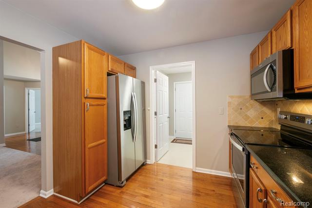 Builiding view eighteen for 671 Woodhaven, Walled Lake, MI. 48390