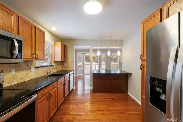 Builiding view fifteen for 671 Woodhaven, Walled Lake, MI. 48390