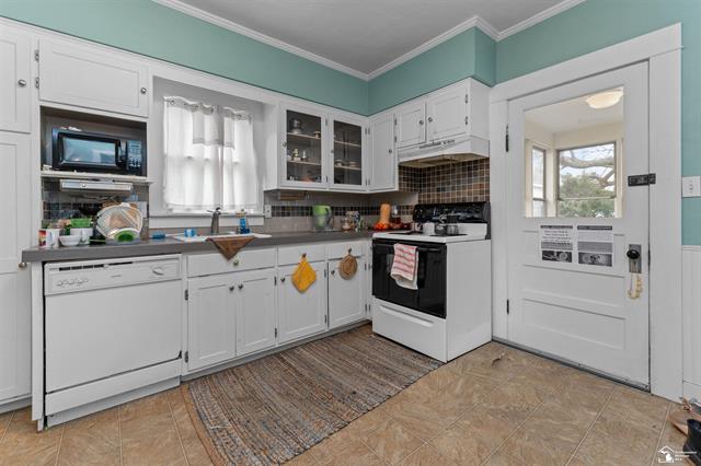 Builiding view five for 224 Cherry, Blissfield, MI. 49228