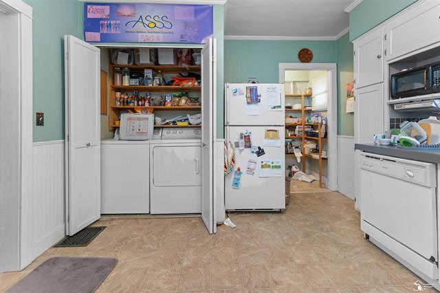 Builiding view six for 224 Cherry, Blissfield, MI. 49228