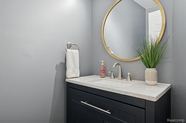 Builiding view fifteen for 1040 Drakeshire, Walled Lake, MI. 48390