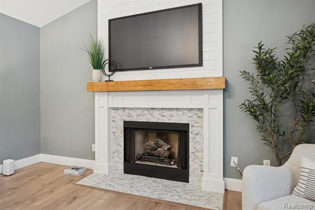 Builiding view five for 1040 Drakeshire, Walled Lake, MI. 48390