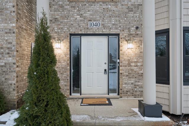 Builiding view one for 1040 Drakeshire, Walled Lake, MI. 48390