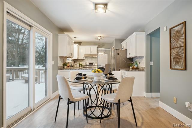 Builiding view seven for 1040 Drakeshire, Walled Lake, MI. 48390