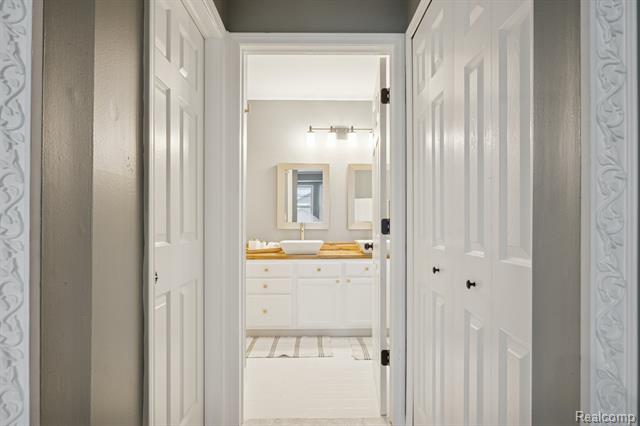 Builiding view seventeen for 1040 Drakeshire, Walled Lake, MI. 48390