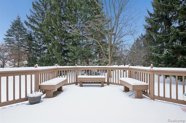 Builiding view twenty six for 1040 Drakeshire, Walled Lake, MI. 48390