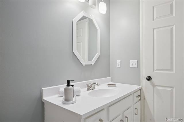 Builiding view twenty for 1040 Drakeshire, Walled Lake, MI. 48390