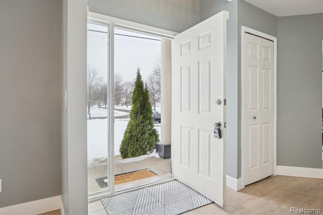 Builiding view two for 1040 Drakeshire, Walled Lake, MI. 48390