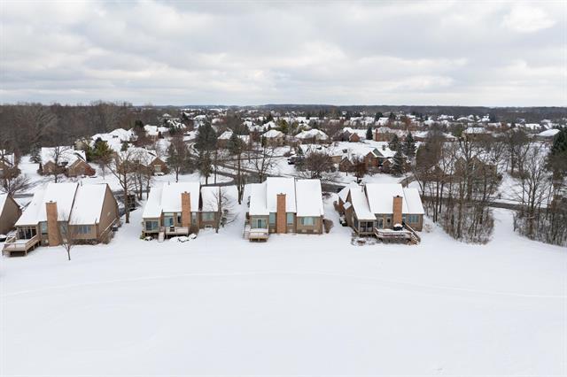 Builiding view fifty five for 2222 Stonebridge, Ann Arbor, MI. 48108