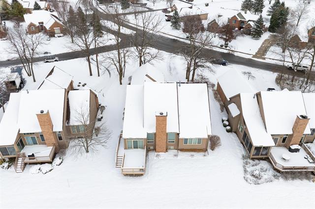 Builiding view fifty for 2222 Stonebridge, Ann Arbor, MI. 48108