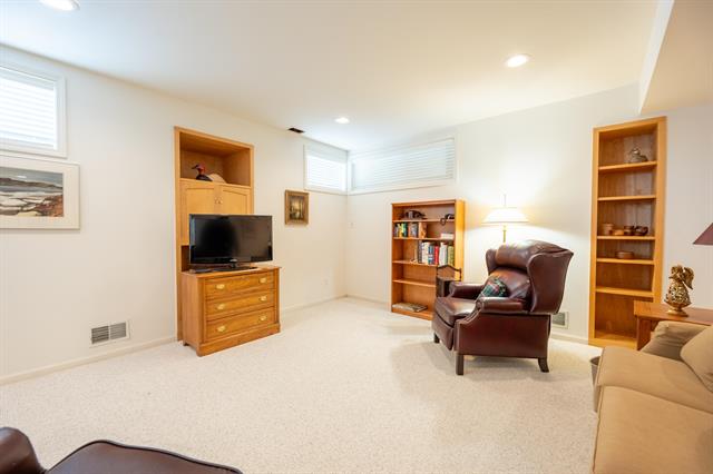 Builiding view thirty five for 2222 Stonebridge, Ann Arbor, MI. 48108