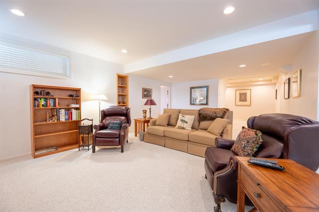 Builiding view thirty three for 2222 Stonebridge, Ann Arbor, MI. 48108