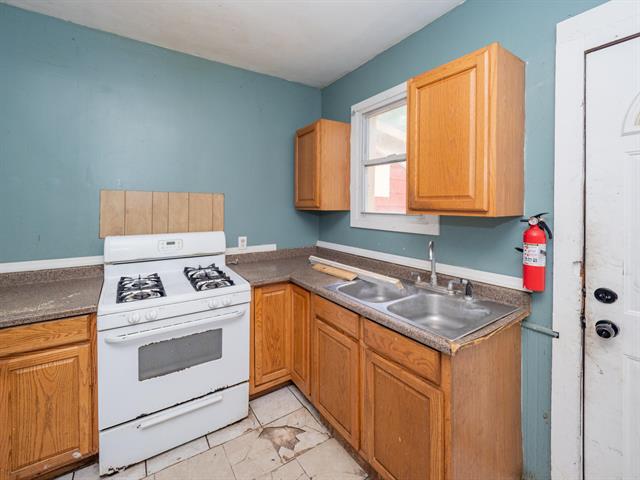 Builiding view fifteen for 935 Osborne, Kalamazoo, MI. 49001